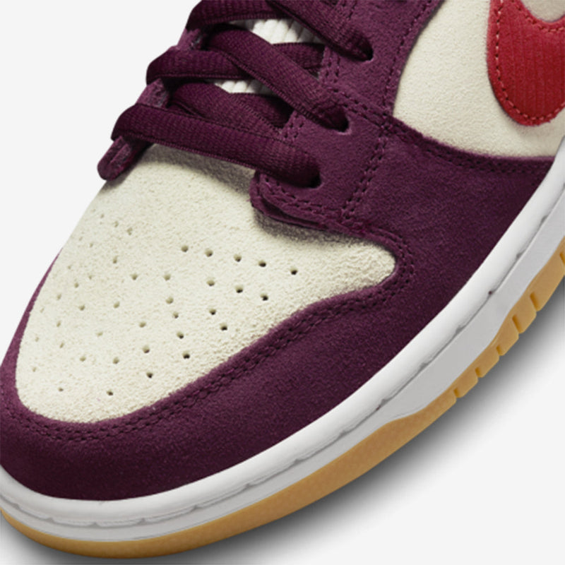 Nike SB Dunk Low Skate Like a Girl